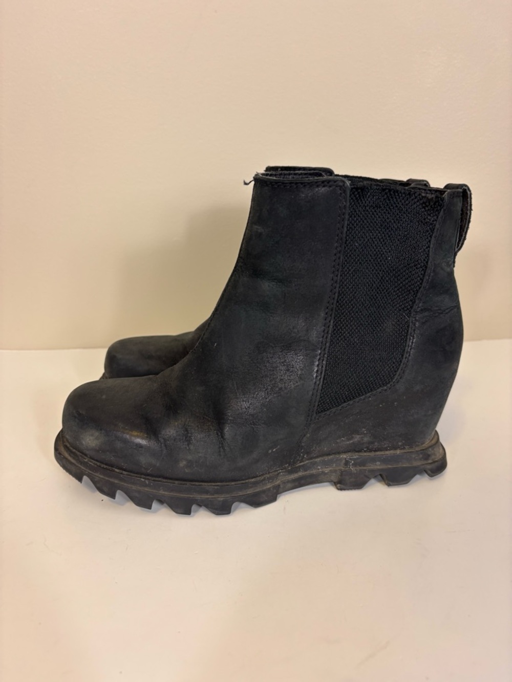 Sorel Black Leather Wedge Chelsea Booties‎ Women’s 8